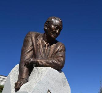 Ардын уран зохиолч Д.Пүрэвдоржийн нэрэмжит цэцэрлэгт хүрээлэн байгууллаа